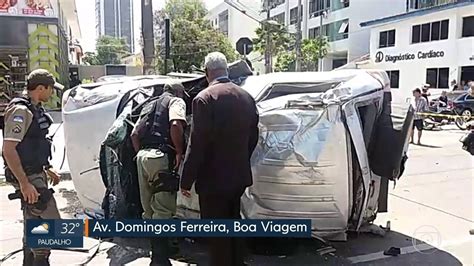 Carro Capota Ap S Colidir Poste Em Avenida Na Zona Sul Do Recife