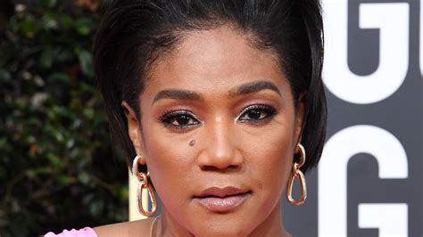 Tiffany Haddish Stops to Touch Up Her Makeup at the 2020 Golden Globes ...