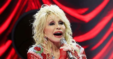 Just In Dolly Parton 77 Leaves Fans In Stitches After Revealing She