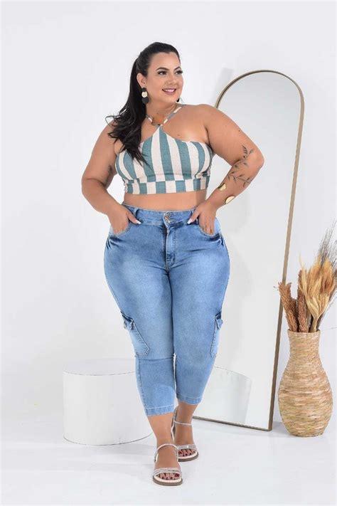 Comprar Calça Jeans Feminina Cropped Plus Size Bolso Cargo Lavagem