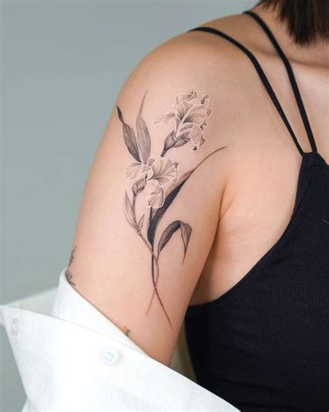 ZEE On Instagram White Line Flowertattoo Whitetattoo