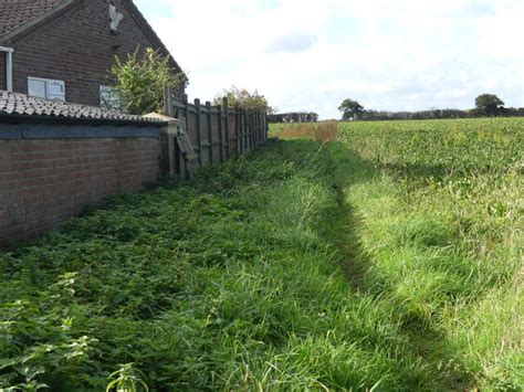 Footpath To The Church David Pashley Cc By Sa 2 0 Geograph Britain