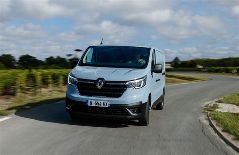 Novo Renault Trafic Van E Tech Electric Quase Km De Autonomia Para