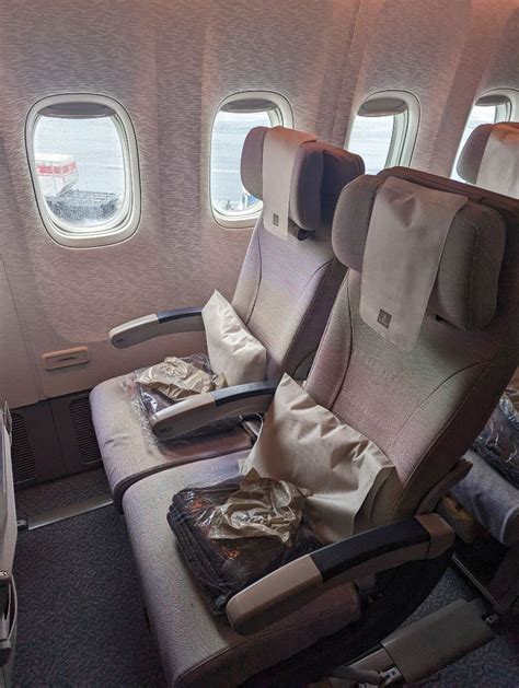 Flying To Dubai In An Emirates Twin Seat Review Yorkshire Wonders