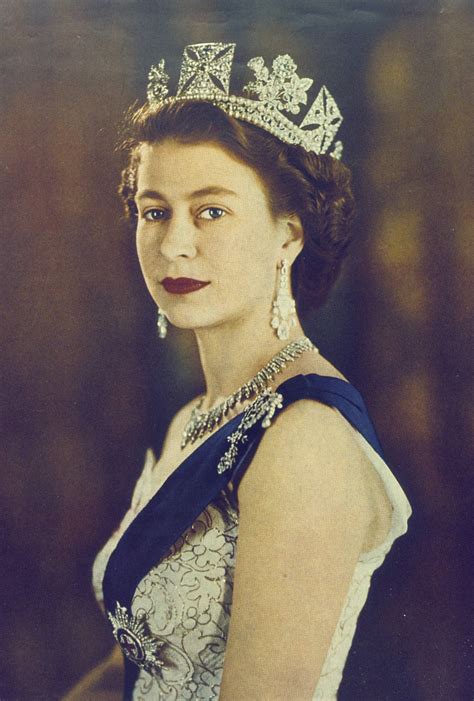 Elizabeth Ii Queen Erzählt Im Bbc Interview Von Ihrer Kindheit Der Spiegel