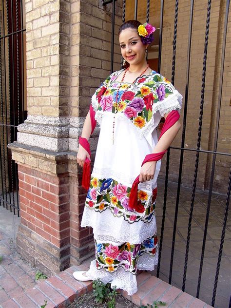 Pin By Daniela Moura On Trajes Típicos Mexicanos Mexican Outfit