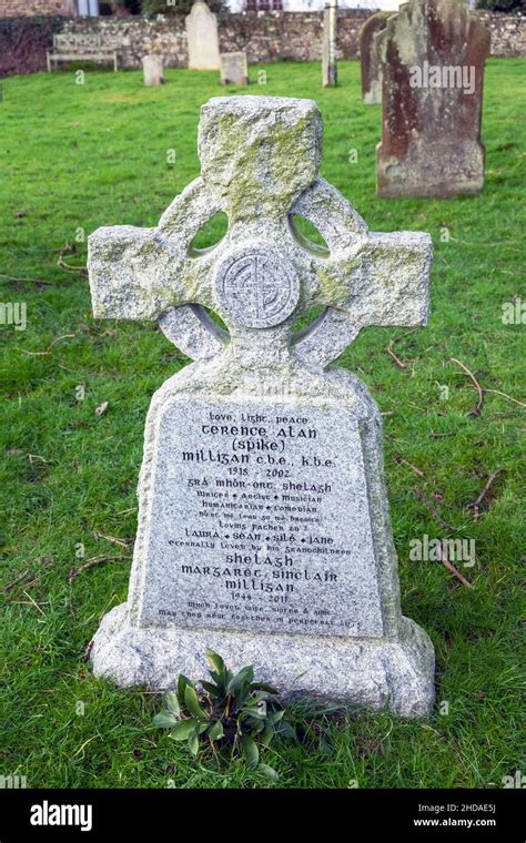 Comedian Spike Milligans Grave Winchelsea East Sussex Uk Stock