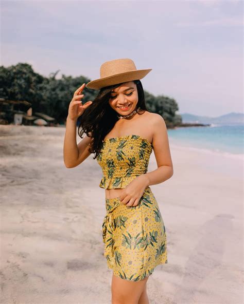 Kata Siapa Batik Cm Buat Acara Formal Nih Aku Ke Pantai Aja Pake Batik