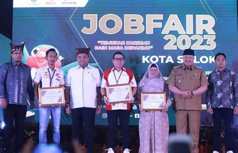 Wakil Menteri Ketenagakerjaan Resmi Buka Job Fair Hybrid Kota Solok