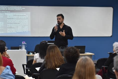 Criação facilitação e coordenação de grupos reflexivos e