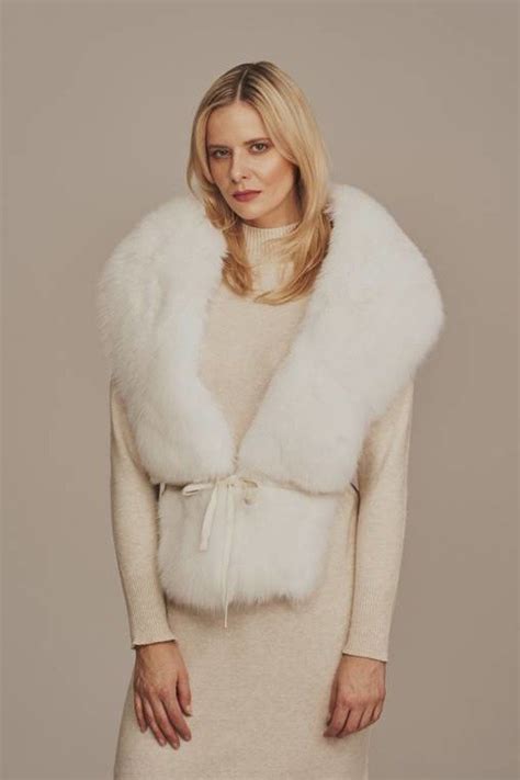 White Fox Fur Collar Konopka