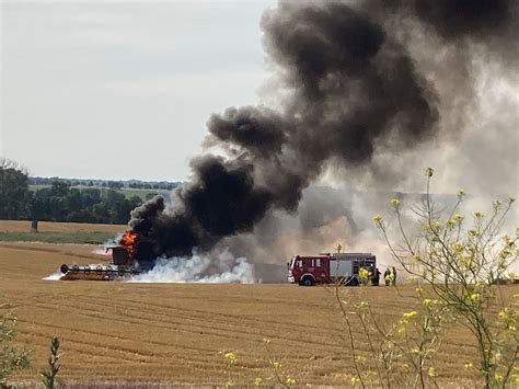 Mähdrescher in Flammen aufgegangen