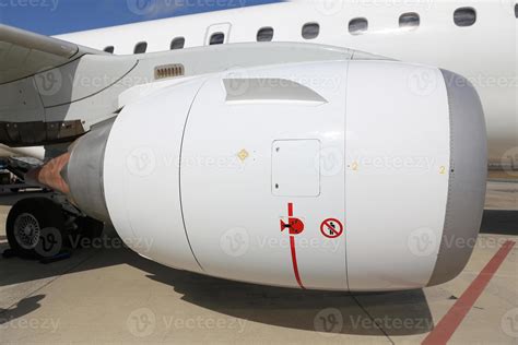 Jet Engine of a Airplane 10294252 Stock Photo at Vecteezy