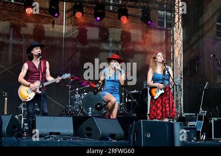 Lanny Lanner Stefanie Hertel Und Johanna Mross Von More Than Words