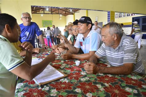 Blog do Ary Pacujá recebe 120 títulos de propriedade rural do Governo