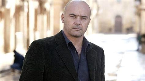 Programmi Tv Di Stasera Aprile Il Commissario Montalbano Su Rai Uno