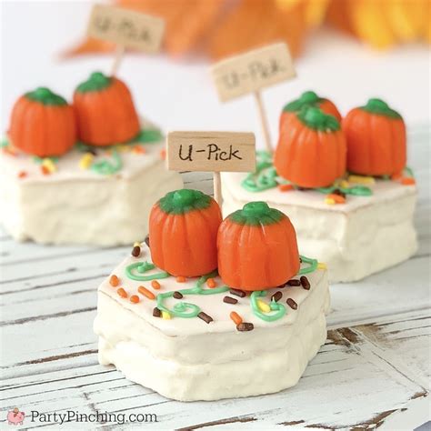 Pumpkin Patch Party Cakes - Easy Halloween Treats for Kids - Class Party