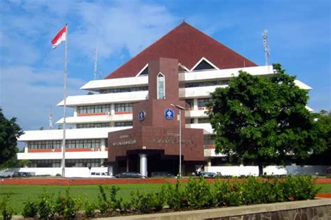 100 UNIVERSITAS TERBAIK DI INDONESIA Versi Webometrics Tahun 2023 UI