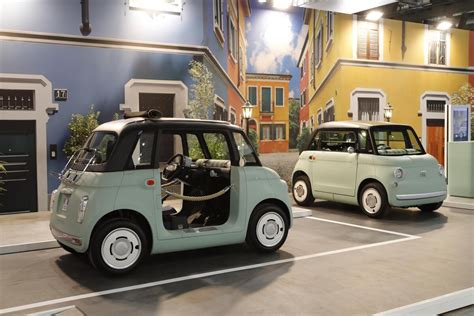 Fiat Topolino Sul Set Di Eicma Il Diorama Di Milano In Scala