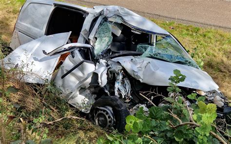 Auffahrunfall Bei Reinsfeld Mit Transporter Und LKW