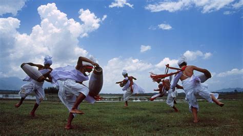 BEAUTY OF INDIA: dhol cholom dance manipur