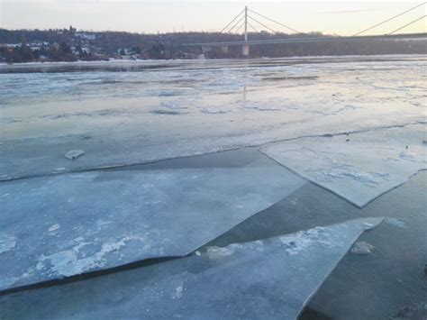 Zaledio Se Dunav Kod Novog Sada I Zemuna FOTO Vesti 08 01 2017