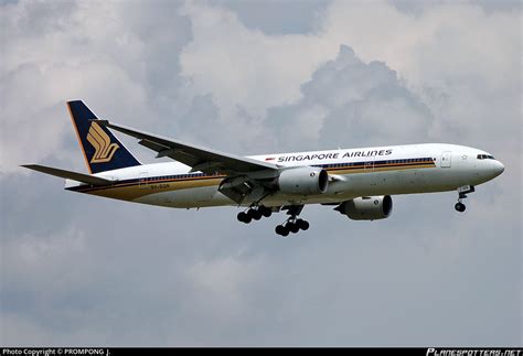 V Sqn Singapore Airlines Boeing Er Photo By Prompong J Id