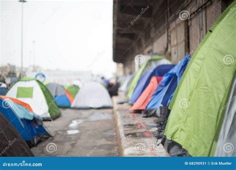 Refugee tents editorial photo. Image of piraeus, tents - 68290931