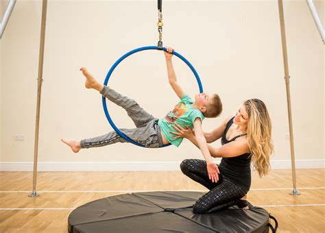 YOUNG FLYERS | POLE TRICKS