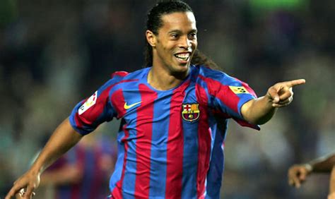 Ronaldinho biografía y edad En qué equipos de futbol jugó Imágenes