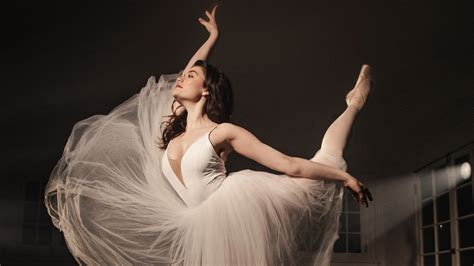 Ballet Arm Positions For Beginners | STEEZY Blog