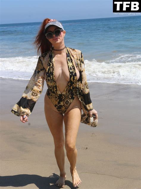 Phoebe Price Flashes Her Nude Boob On The Beach In Malibu Photos