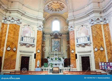 Tarquinia Italia Interiores De La Iglesia Cat Lica Chiesa Del