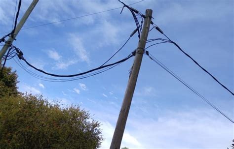 Un Poste De Luz En Villa Elisa Est A Punto De Caerse Y Los Vecinos