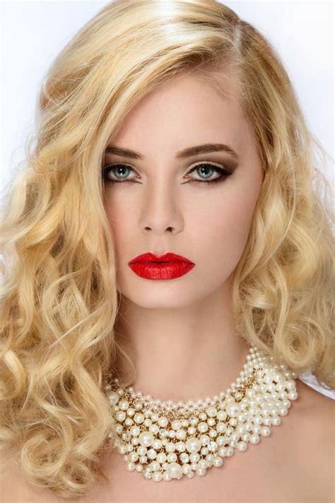 LADY Of The MANOR Blonde Beauty Perfect Red Lips Hair Pictures