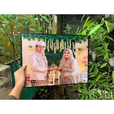 Jual CETAK FOTO PLUS PAPAN MDF LIST HITAM LAMINASI GLOSSY 20R Shopee