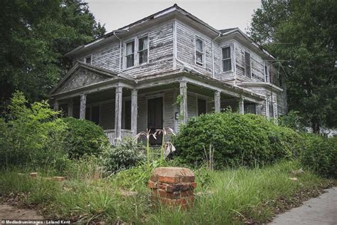 An Exterior View Of The Willie House In Louisville Georgia Before Its