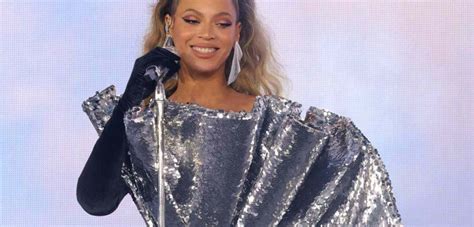 Beyoncé Becomes First Black Woman to Top Country Songs Chart