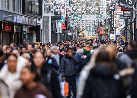 Streik Vor Weihnachten Im Einzelhandel Tarifstreit Droht Zu Eskalieren