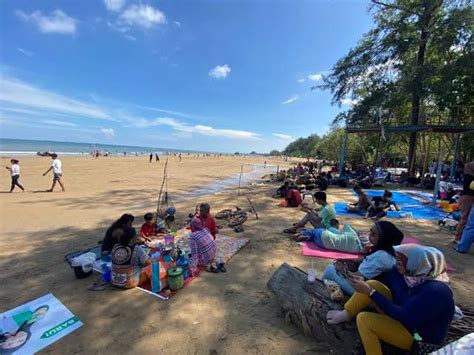 Selama Libur Nataru Pantai Manggar Raup Rp 553 Juta BusamID