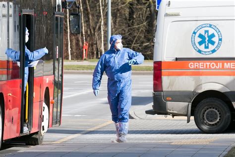 Vilniaus Gatves žaibiškai Skrodė Policijos Lydimas Autobusas Lėkė į