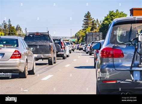 Kriechender Verkehr Auf Der Autobahn Fotos Und Bildmaterial In Hoher