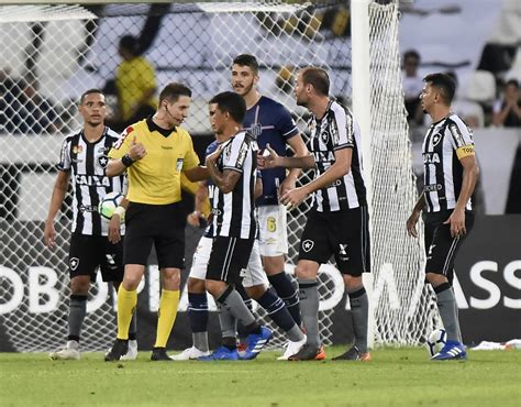 Ah Se Tivesse Var Botafogo Já Perdeu Sete Pontos Com Erros De