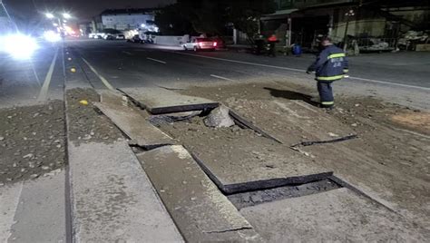 驚險！彰化街頭深夜氣爆 加油站前路面炸開