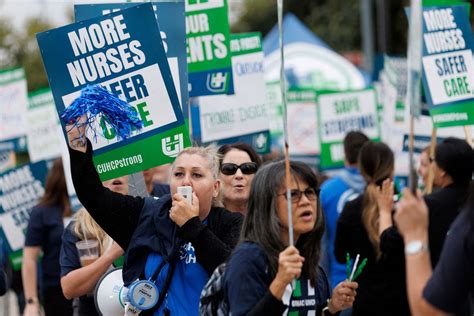 75 000 Kaiser Permanente Workers Walk Off The Job Its The Largest