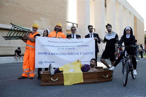 Test Medicina A Roma Flash Mob Antisfiga Di Consulcesi 68