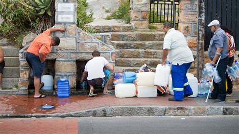 Confront E Une P Nurie D Eau L Afrique Du Sud D Clare L Tat De