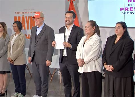 Álvarez Máynez registró ante el INE su candidatura presidencial