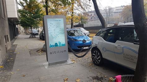 Pierwsza stacja do ładowania samochodów elektrycznych