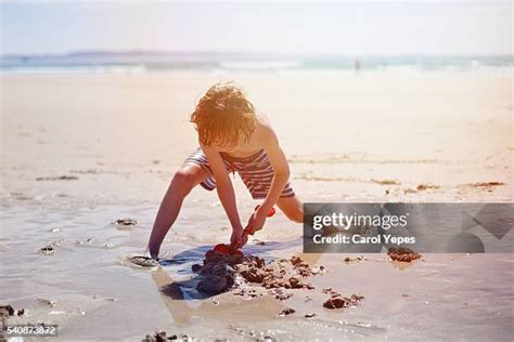 Digging Hole Sand Photos and Premium High Res Pictures - Getty Images